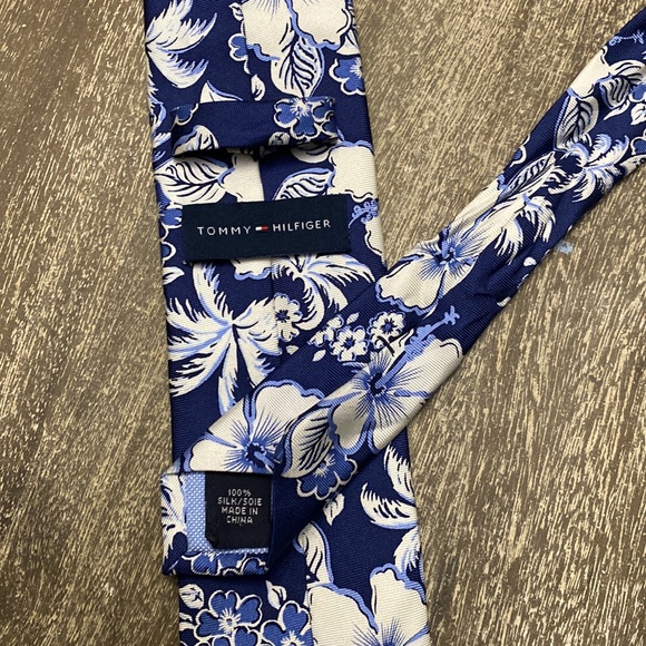 Tommy Hilfiger Tie - Picture 2 of 5